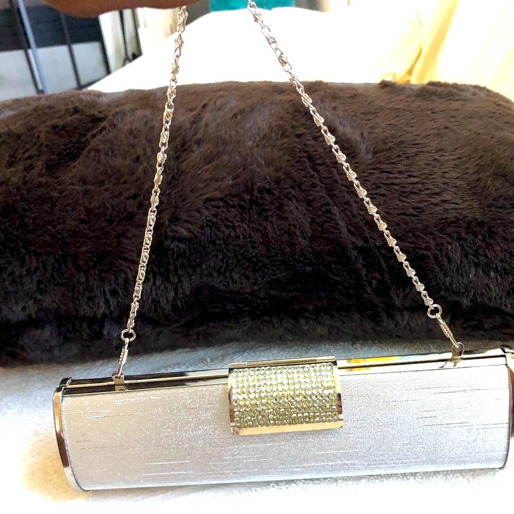 Classy Platinum hardcased clutch bag with chain